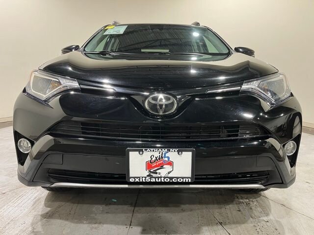 
								2017 Toyota RAV4 XLE full									