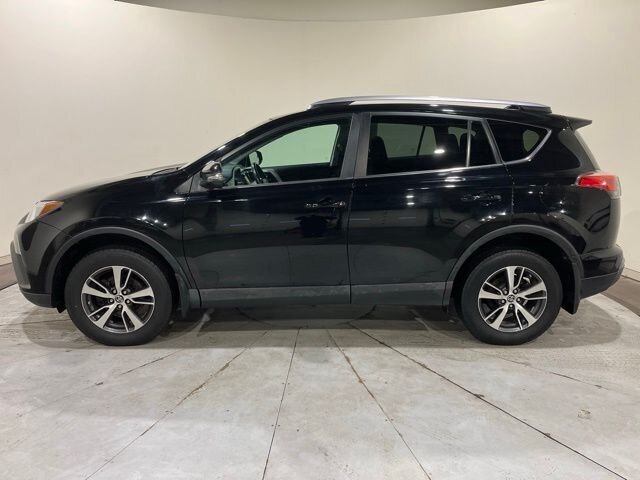 
								2017 Toyota RAV4 XLE full									