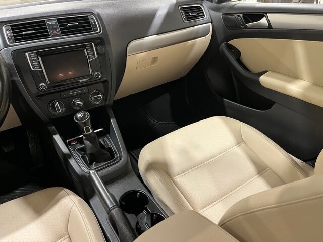 
								2017 Volkswagen Jetta 1.4T SE full									