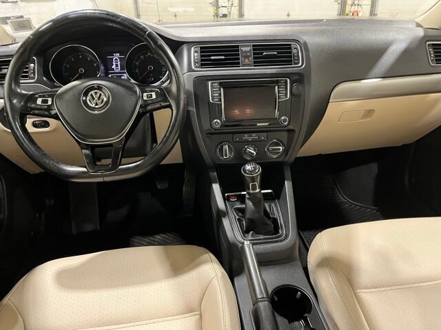 
								2017 Volkswagen Jetta 1.4T SE full									