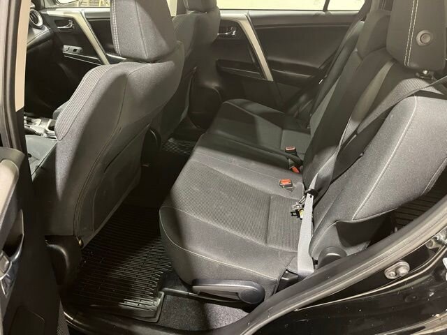 
								2017 Toyota RAV4 XLE full									