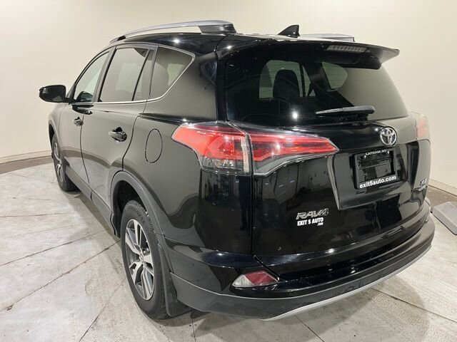 
								2017 Toyota RAV4 XLE full									