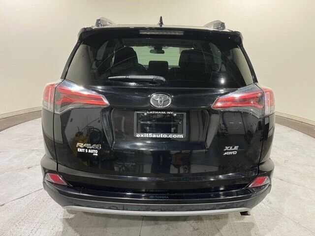 
								2017 Toyota RAV4 XLE full									