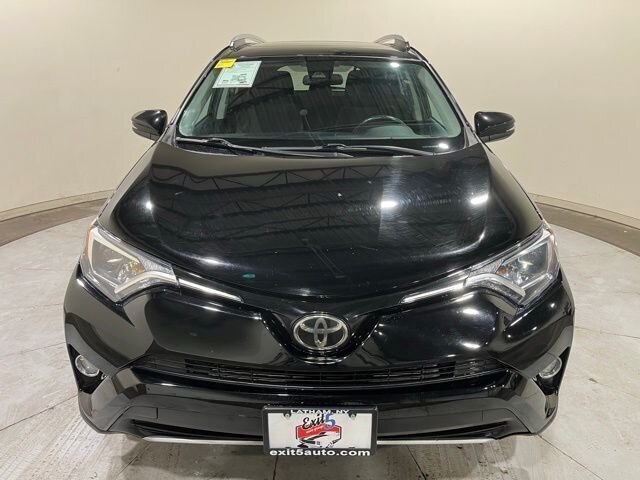 
								2017 Toyota RAV4 XLE full									