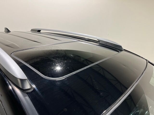 
								2017 Toyota RAV4 XLE full									