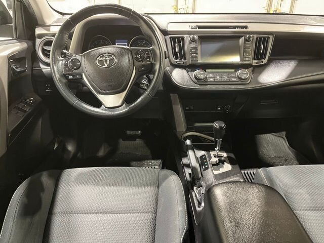 
								2017 Toyota RAV4 XLE full									