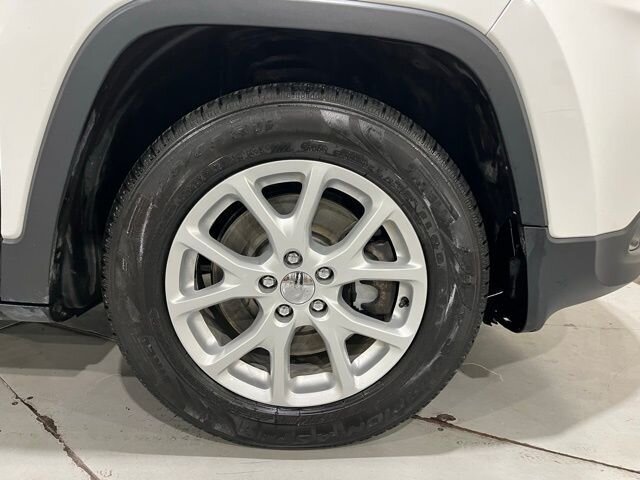 
								2016 Jeep Cherokee Latitude full									