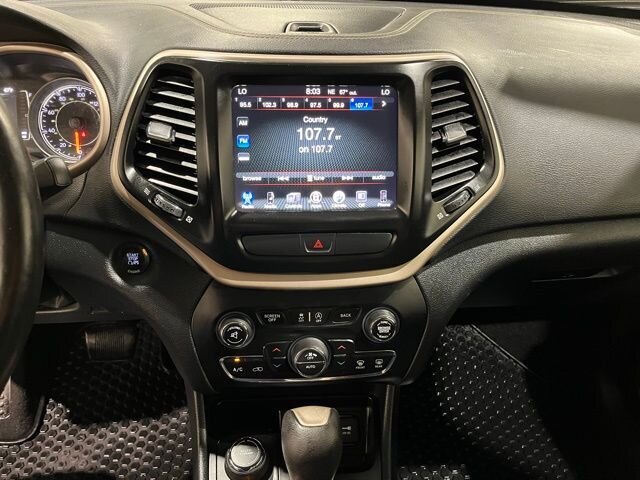 
								2016 Jeep Cherokee Latitude full									