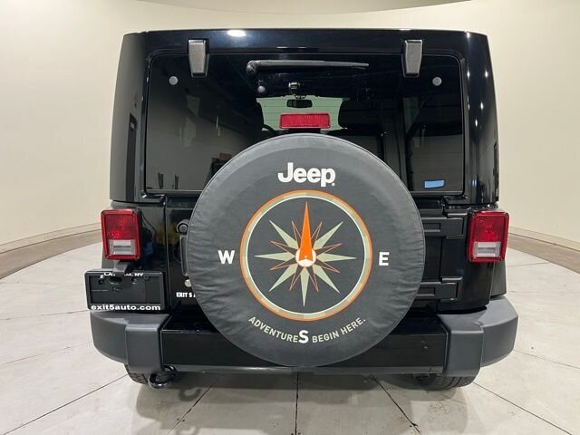
								2018 Jeep Wrangler JK Unlimited Unlimited Sahara full									