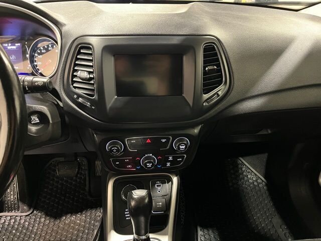 
								2020 Jeep Compass Latitude full									