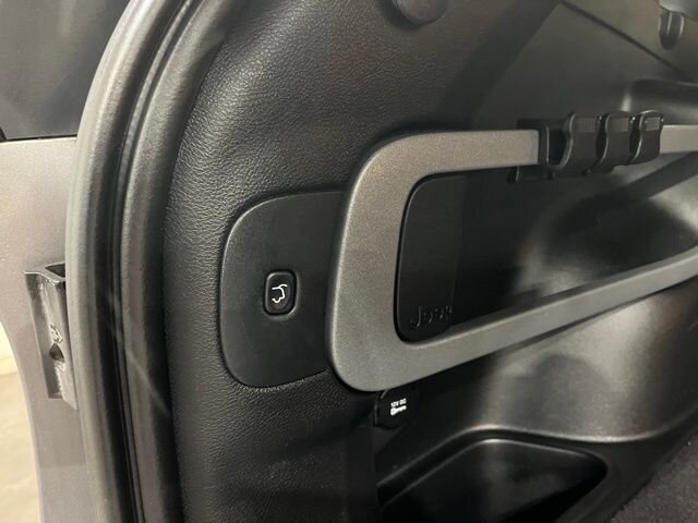 
								2018 Jeep Cherokee Limited full									