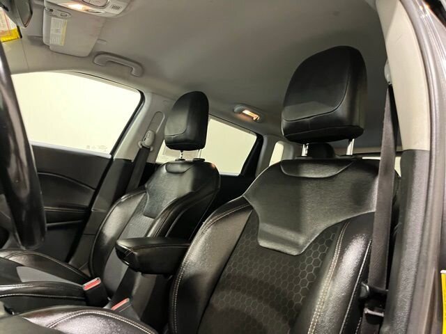 
								2020 Jeep Compass Latitude full									