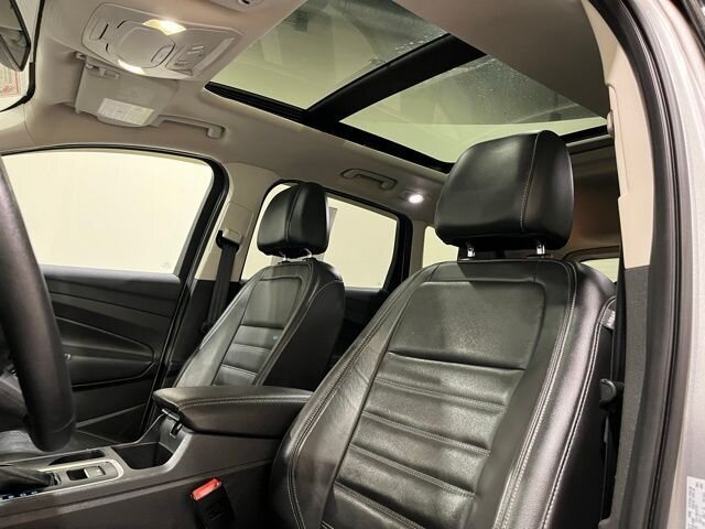 
								2017 Ford Escape Titanium w/ Navigation full									