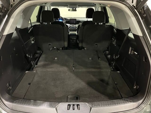 
								2021 Ford Explorer XLT full									