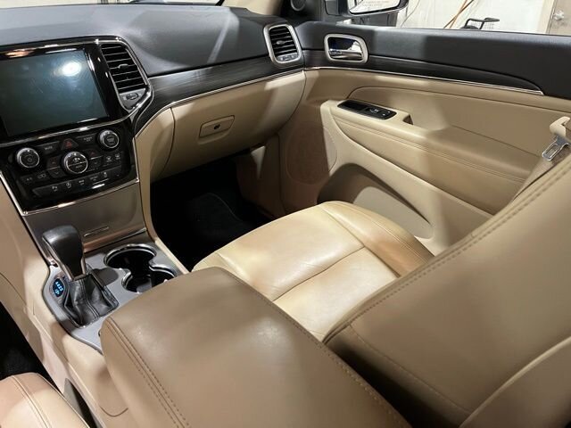 
								2021 Jeep Grand Cherokee Limited w/ Apple Car Play and Navigation full									