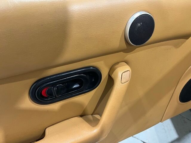 
								1993 Mazda MX-5 Miata Base full									