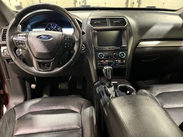 
								2018 Ford Explorer XLT w/ Apple Car Play and Navigation full									