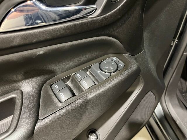 
								2021 Chevrolet Equinox LT w/ Apple Car Play full									