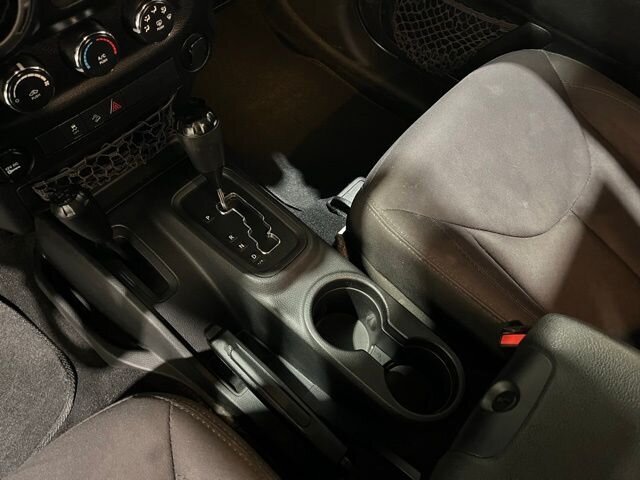 
								2014 Jeep Wrangler Sport full									