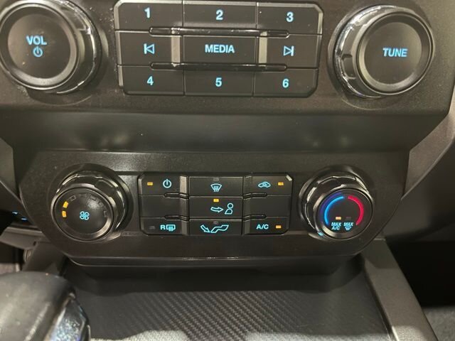 
								2019 Ford F-150 XLT full									