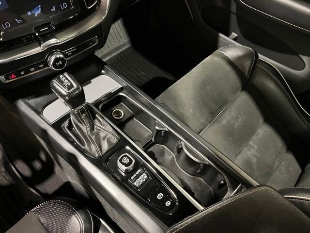 
								2018 Volvo XC60 T5 R-Design full									