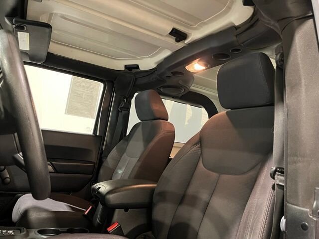 
								2014 Jeep Wrangler Sport full									