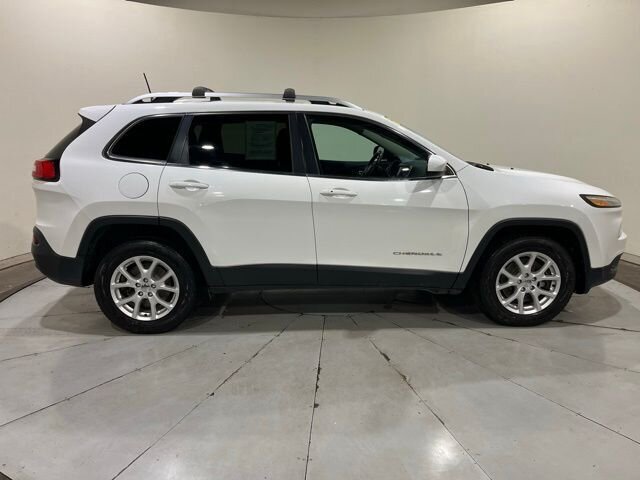 
								2016 Jeep Cherokee Latitude full									