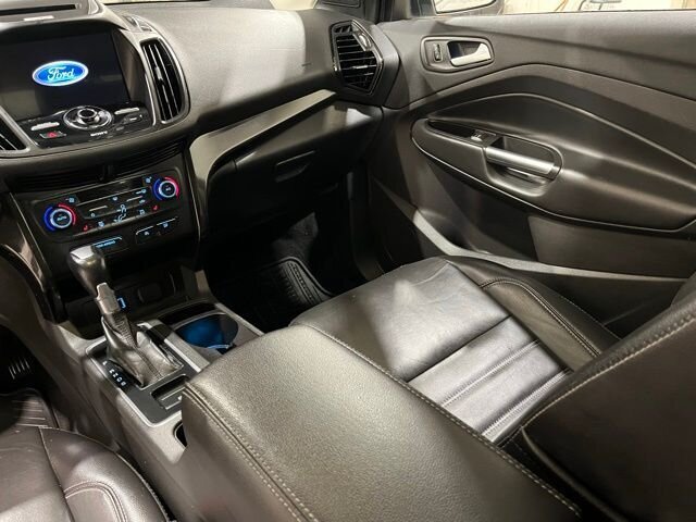 
								2017 Ford Escape Titanium w/ Navigation full									