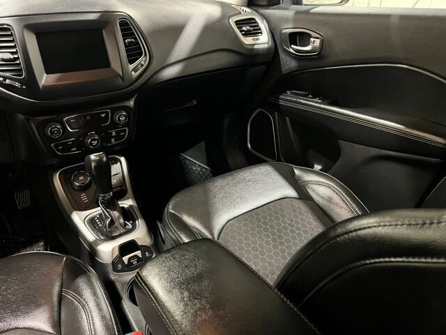 
								2020 Jeep Compass Latitude full									