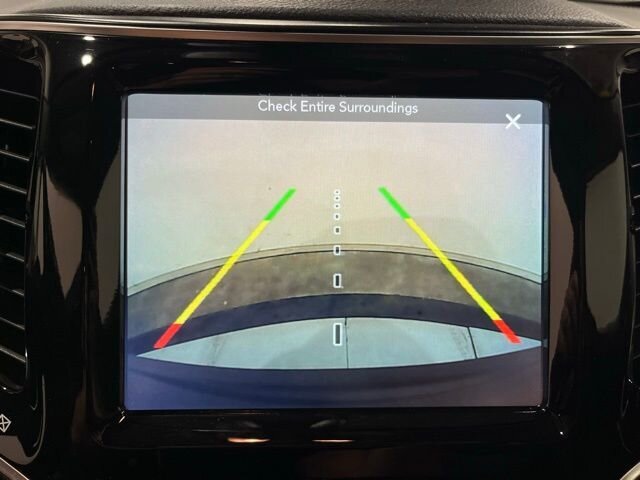 
								2019 Jeep Cherokee Limited w/ Apple Car Play and Navigation full									