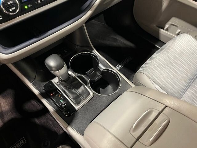 
								2015 Toyota Highlander LE Plus V6 full									