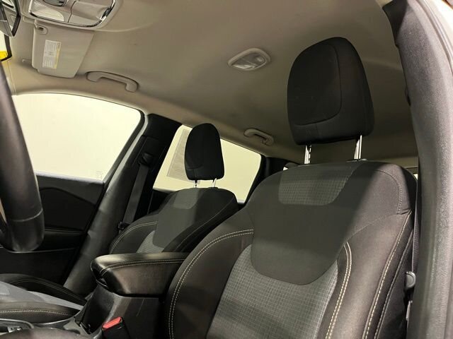 
								2016 Jeep Cherokee Latitude full									