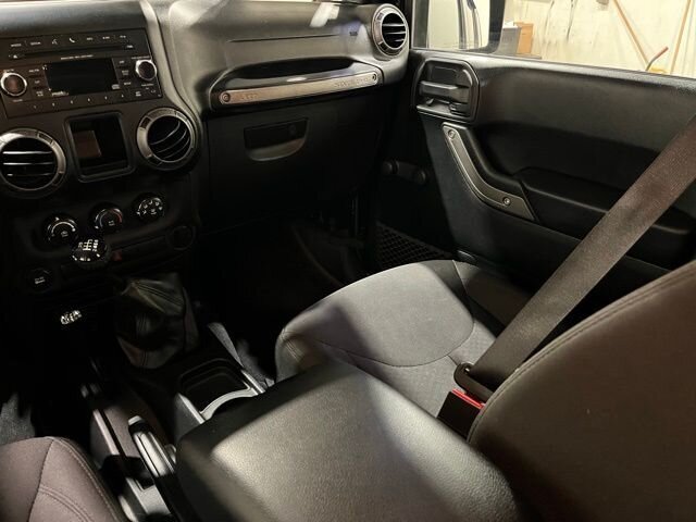 
								2018 Jeep Wrangler JK Unlimited Unlimited Sport full									