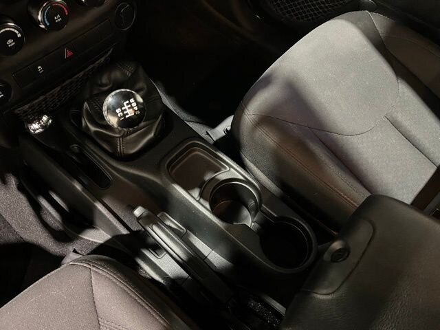 
								2018 Jeep Wrangler JK Unlimited Unlimited Sport full									