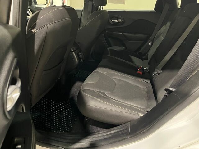 
								2016 Jeep Cherokee Latitude full									