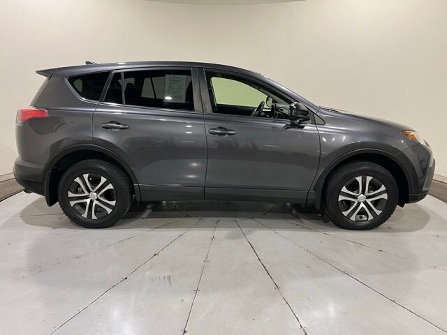 
								2018 Toyota RAV4 LE full									
