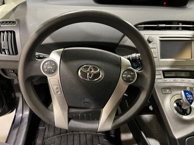 
								2012 Toyota Prius One full									