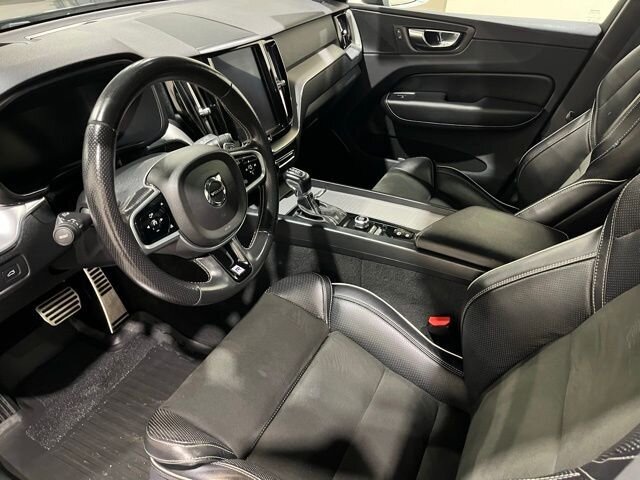 
								2018 Volvo XC60 T5 R-Design full									