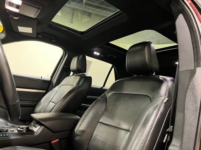 
								2018 Ford Explorer XLT w/ Apple Car Play and Navigation full									