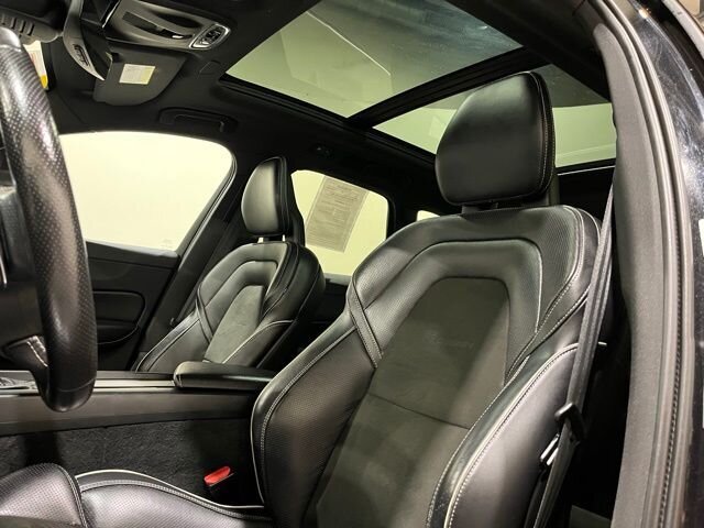 
								2018 Volvo XC60 T5 R-Design full									