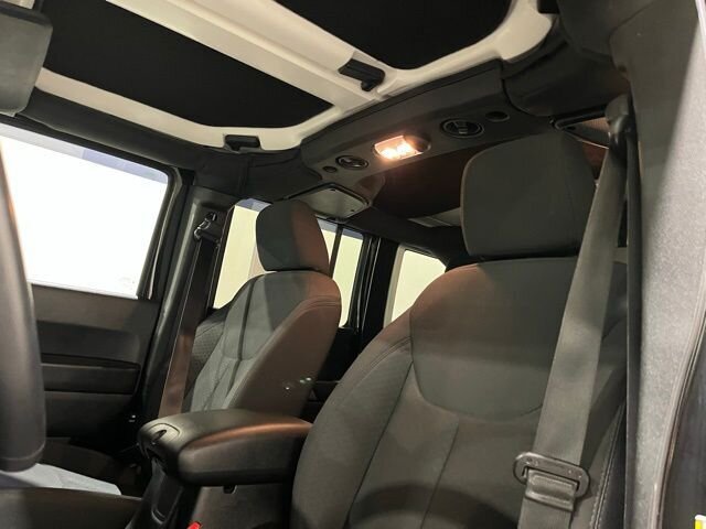 
								2018 Jeep Wrangler JK Unlimited Unlimited Sport full									