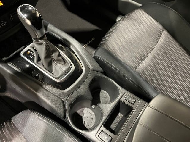 
								2018 Nissan Rogue SV w/ Apple Car Play full									