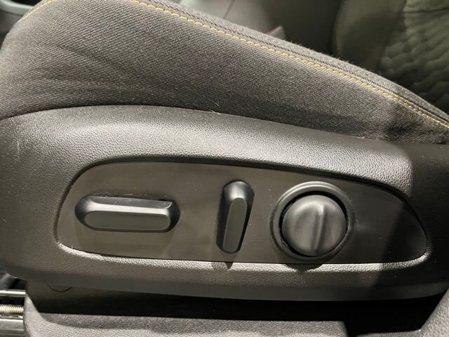 
								2021 Chevrolet Equinox LT w/ Apple Car Play full									