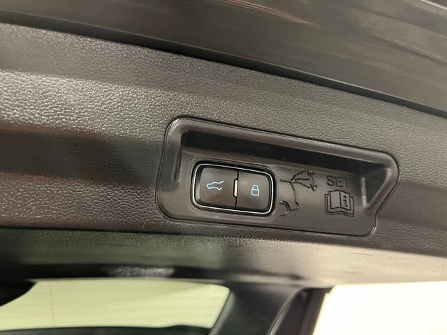 
								2021 Ford Explorer XLT full									