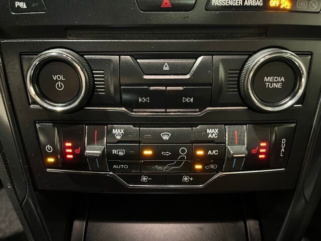 
								2018 Ford Explorer XLT w/ Apple Car Play and Navigation full									