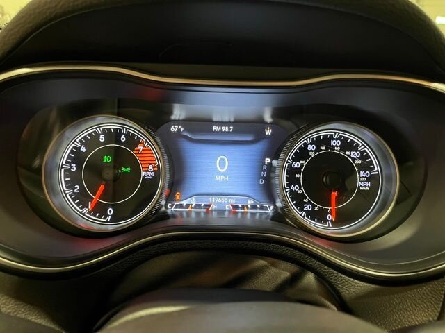 
								2019 Jeep Cherokee Limited w/ Apple Car Play and Navigation full									