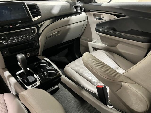 
								2018 Honda Ridgeline RTL-E w/ Apple Car Play full									