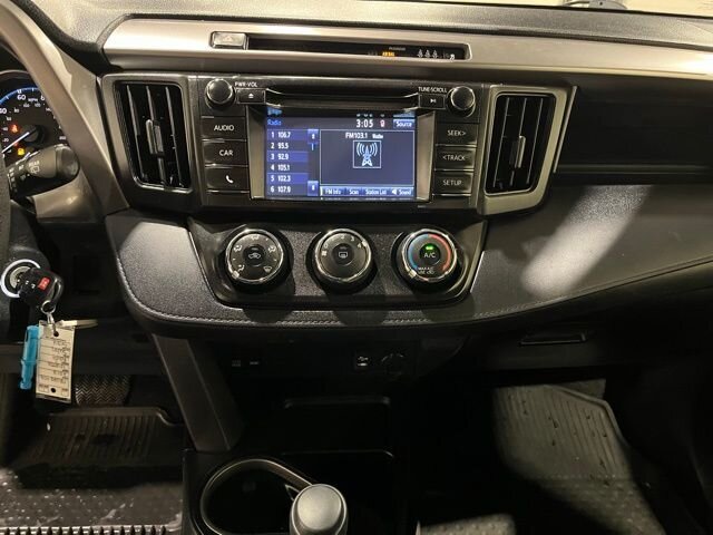
								2018 Toyota RAV4 LE full									