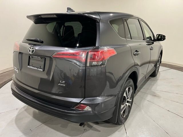 
								2018 Toyota RAV4 LE full									