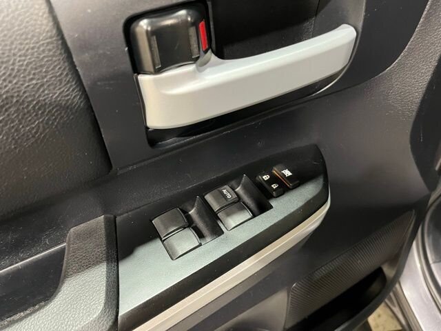 
								2014 Toyota Tundra SR5 full									